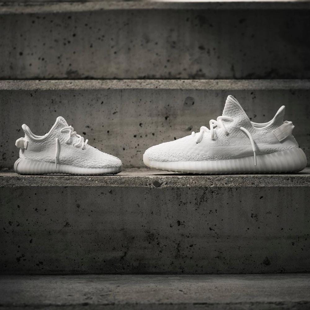 Yeezy boost 350 2024 vs triple white