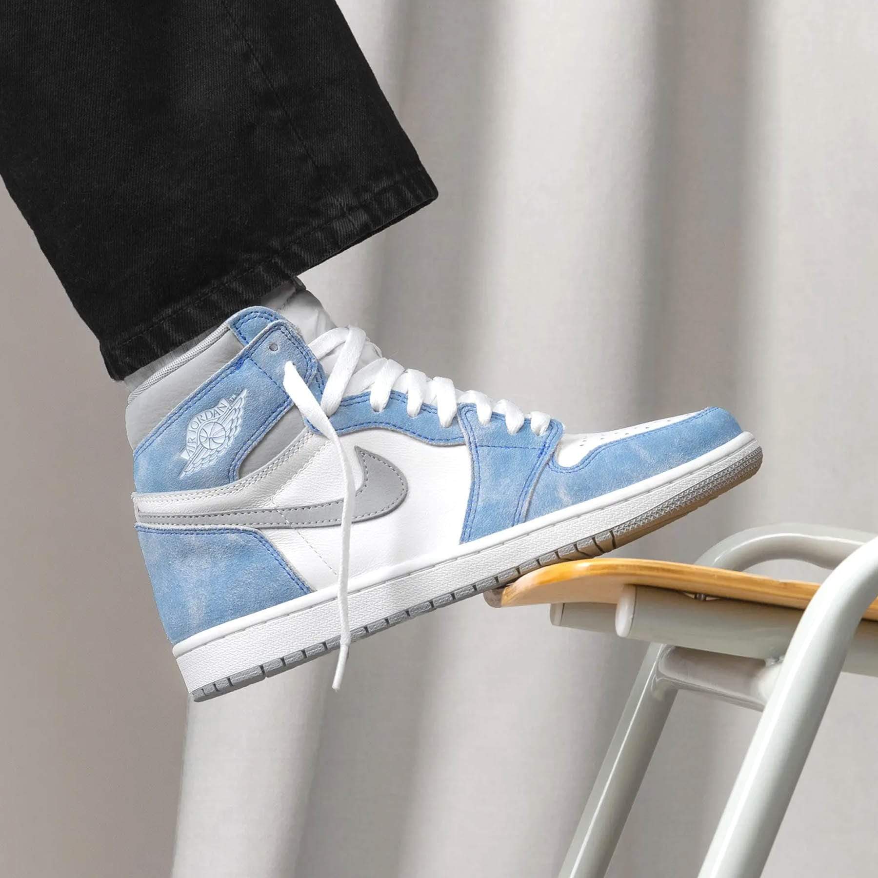 Air Jordan 1 Retro High OG 'Hyper Royal' — Kick Game