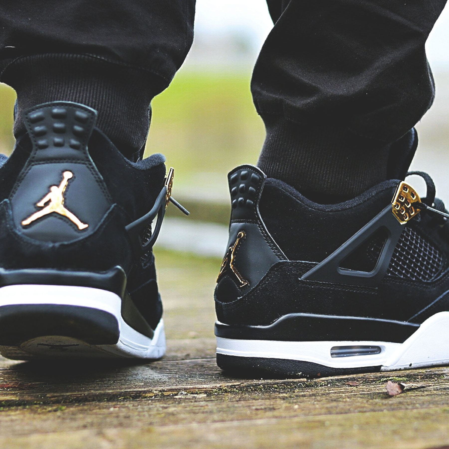 Air Jordan 4 Retro Royalty Kick Game