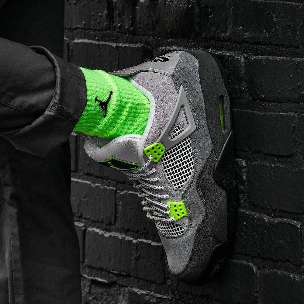 Neon green best sale jordan 4