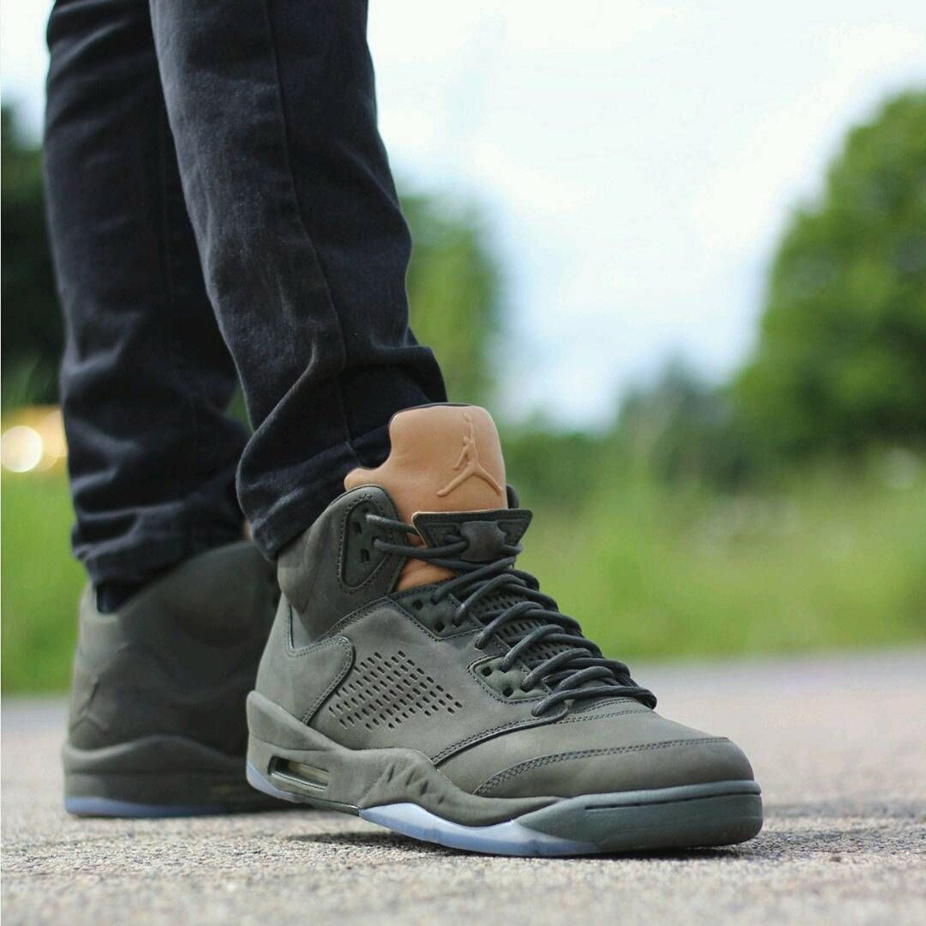 Jordan 5 flight 3 nere e oro online