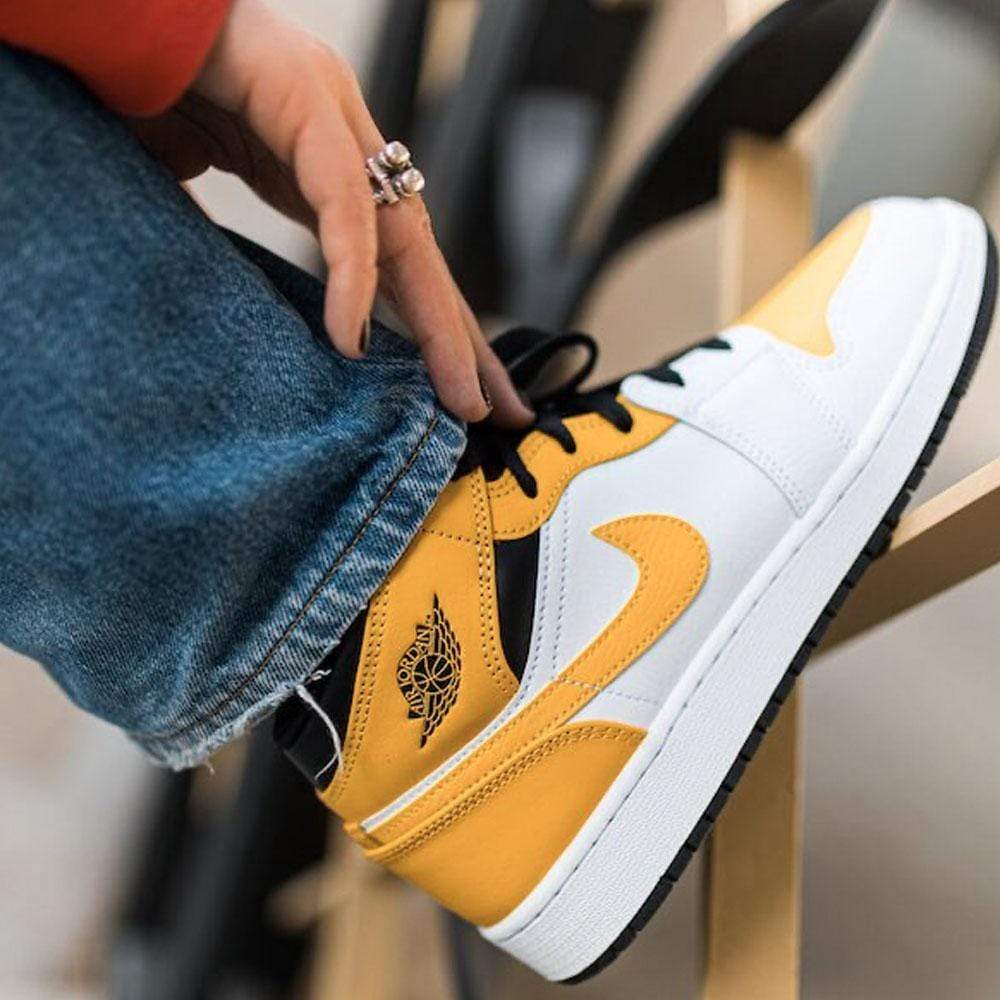 University gold best sale jordan 1