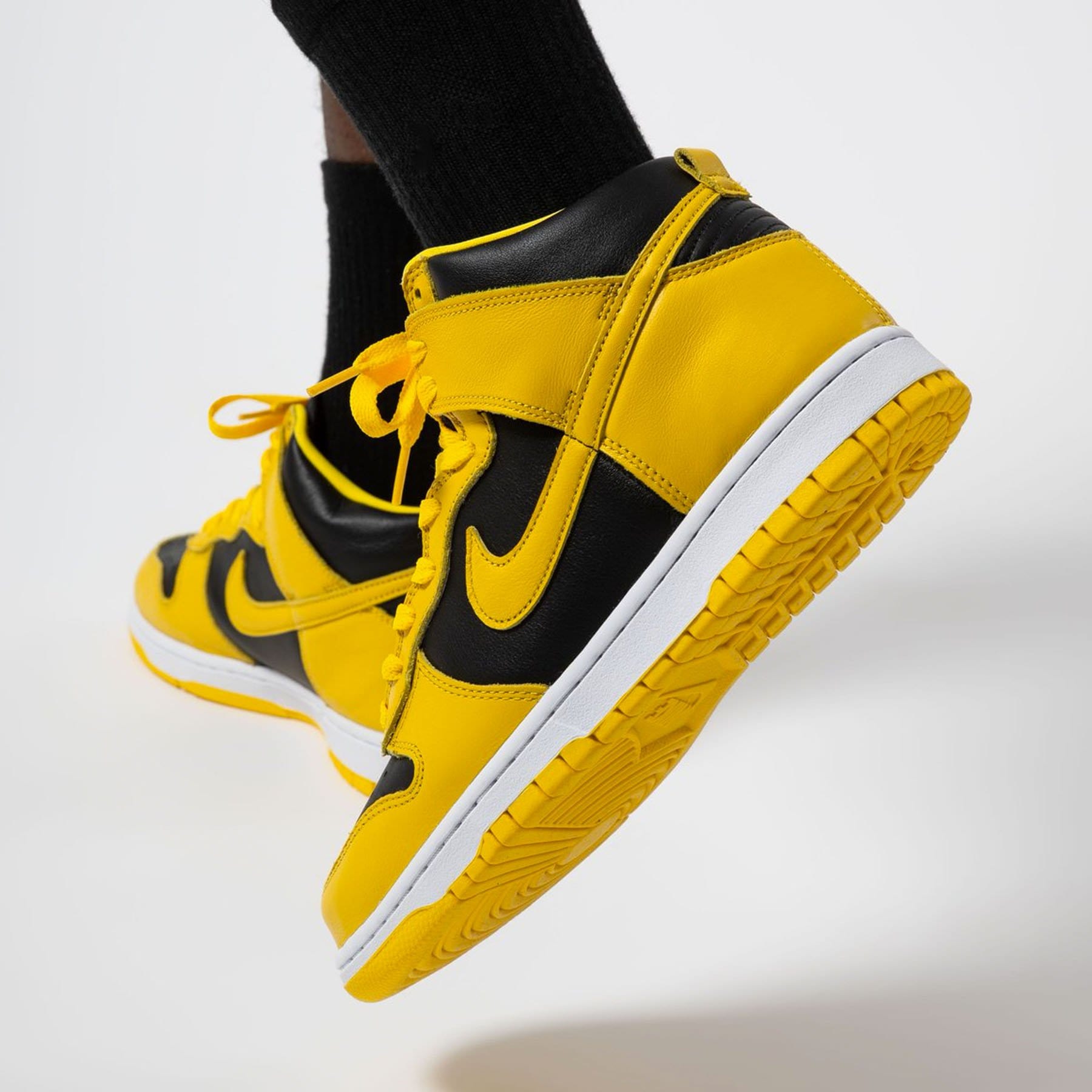 NIKE DUNK HI SP VARSITY MAZE-