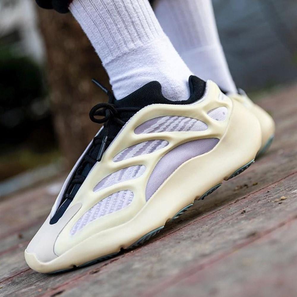 Yeezy shoes hot sale 700 v3