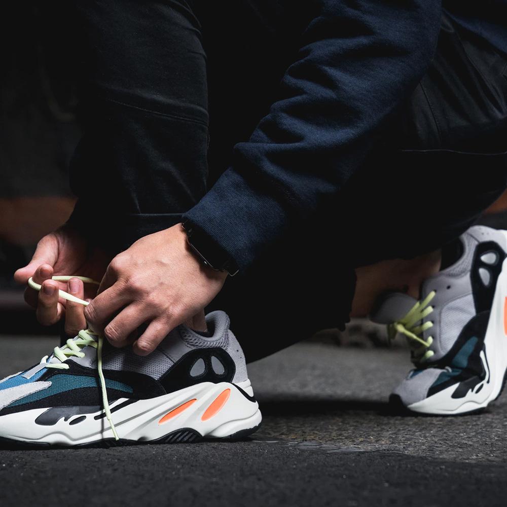 Black yeezy shop wave runner 700